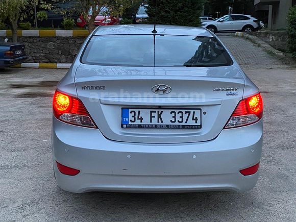 Sahibinden Hyundai Accent Blue 1.4 CVVT Mode 2011 Model  160.000 km Gri