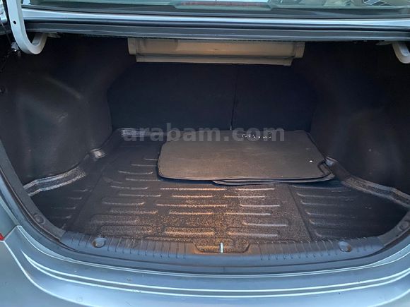 Sahibinden Hyundai Accent Blue 1.4 CVVT Mode 2011 Model  160.000 km Gri