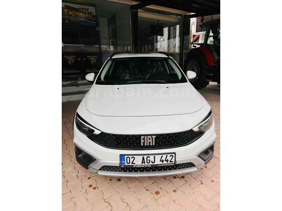 Sahibinden Fiat Egea Cross 1.6 Multijet Street Plus 2025 Model  4.500 km Beyaz