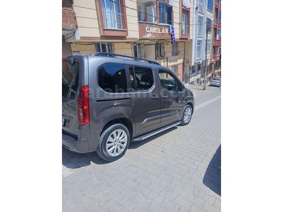 Sahibinden Opel Combo 1.5 CDTI Ultimate 2023 Model  51.000 km Füme