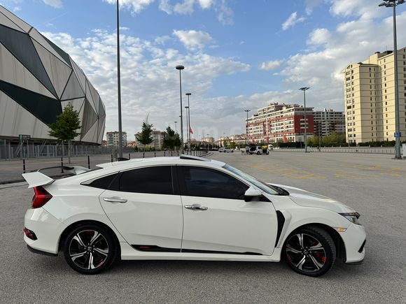 HONDA CIVIC GARANTİLİ 1.5 VTEC TURBO 182 HP EXECUTIVE PLUS