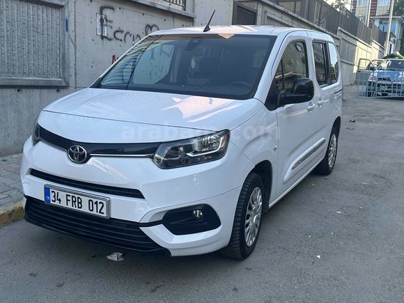 Sahibinden Toyota Proace City 1.5 D Dream 2022 Model İstanbul garantili Yetkili servis bakımlı