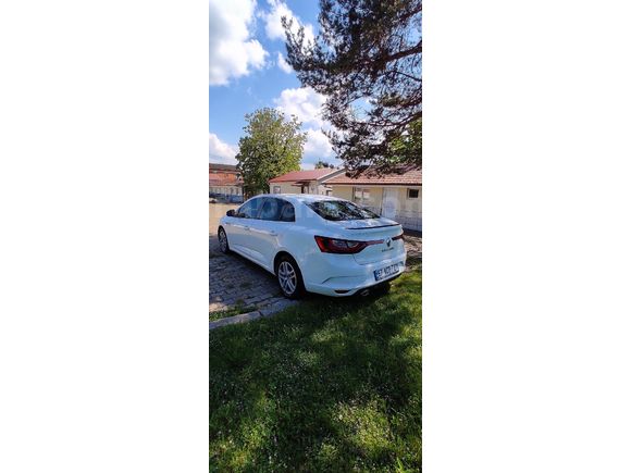 ÖĞRETMENDEN DEĞİŞENSİZ, BOYASIZ, HATASIZ MEGANE 4