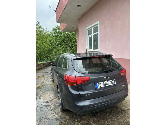 Sahibinden Değişensiz Boyasız Kia Ceed 1.6 CRDi Concept Plus SW 2017 Model 