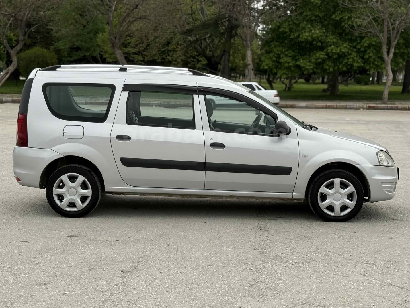 Galeriden Dacia Logan 1.5 dCi MCV Ambiance 2010 Model Afyonkarahisar 310.000 km Gri (Gümüş) 7