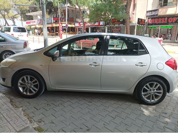 Sahibinden Toyota Auris 1.4 D-4D Comfort Extra 2010 Model