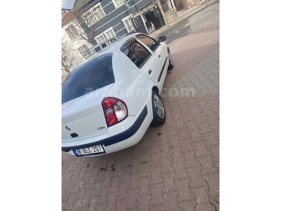 Sahibinden Renault Clio 1.4 Authentique 2005 Model çift airbag klimalı 
