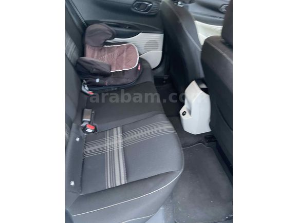 Sahibinden Yetkili Servis Bakımlı Değişensiz i20 1.4 MPI Style 2021 Model  72.500 km Beyaz