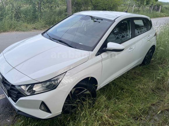 Sahibinden Yetkili Servis Bakımlı Değişensiz i20 1.4 MPI Style 2021 Model  72.500 km Beyaz