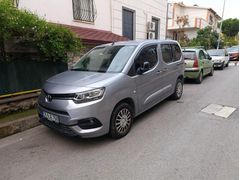 Sahibinden Toyota Proace City 1.5 D Dream 2022 Model İzmir 80.500 km Gri (Gümüş)