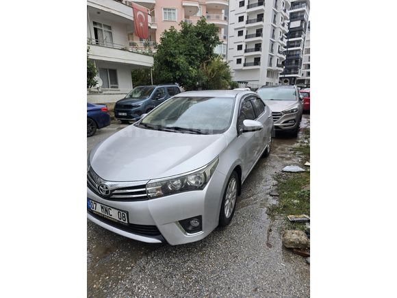 Sahibinden Toyota Corolla 1.33 Life 2015 Model  118.000 km Gri (Gümüş)