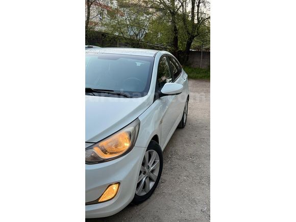 Sahibinden Hyundai Accent Blue 1.4 CVVT Mode Plus 2012 Model