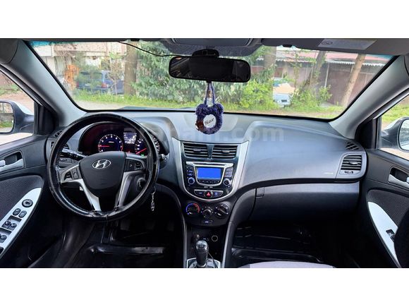 Sahibinden Hyundai Accent Blue 1.4 CVVT Mode Plus 2012 Model