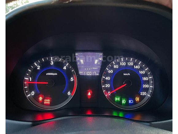 Memurdan DEĞİŞENSİZ DÜŞÜK Km SORUNSUZ Arayanlara Accent Blue