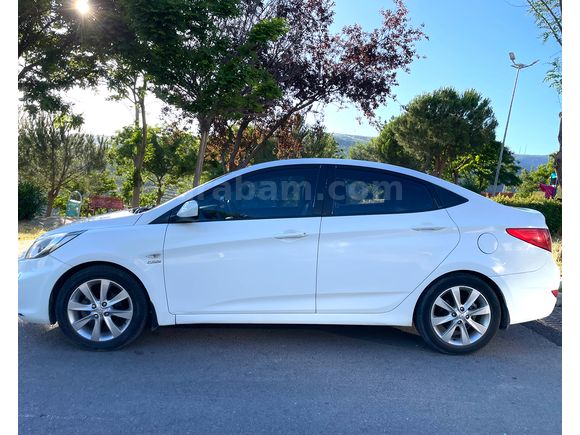 Memurdan DEĞİŞENSİZ DÜŞÜK Km SORUNSUZ Arayanlara Accent Blue