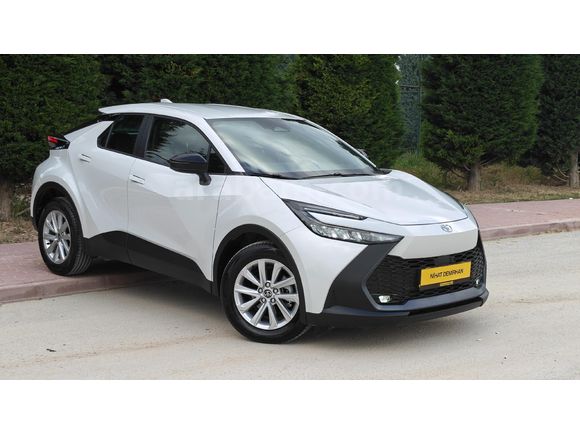 Galeriden Toyota C-HR 1.8 Hybrid Flame 2026 Model Konya