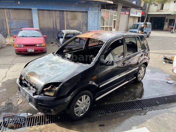2004 Ford FUSİON 1.6 BENZİN PLAKALI RUHSATLI PARÇA AMAÇLI
