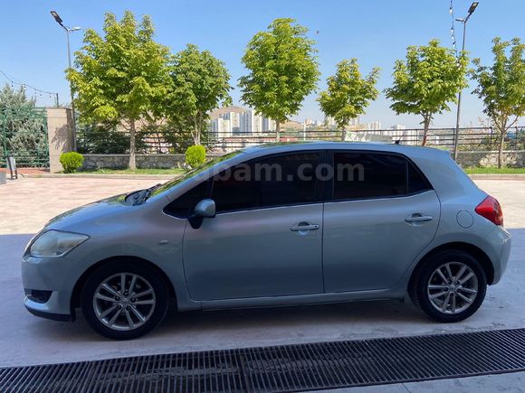 Toyota Auris 1.4 D-4D Comfort Extra 2010 Model