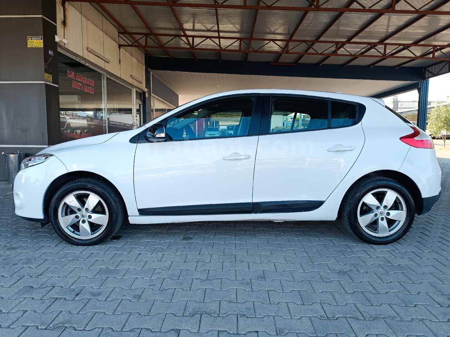 Galeriden Renault Megane 1.6 Expression 2011 Model Mersin 208.750 km Beyaz 4