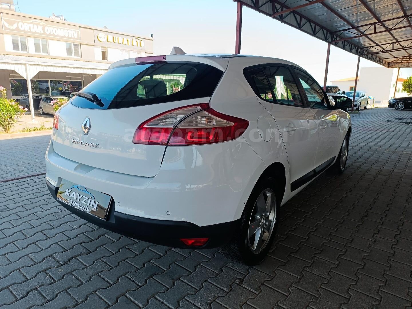 Galeriden Renault Megane 1.6 Expression 2011 Model Mersin 208.750 km Beyaz 6