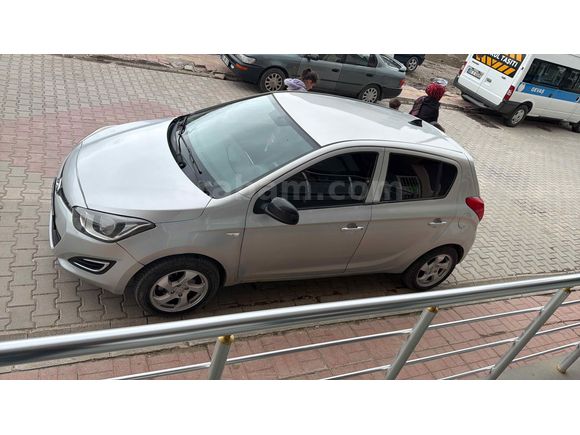 Sahibinden Hyundai i20 1.4 CVVT Jump 2014 Model İstanbul 150.000 km Gri