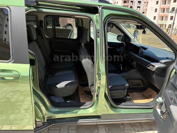Sahibinden Ford Tourneo Courier 1.5 EcoBlue Titanium 2024 Model  30.000 km Yeşil (metalik)
