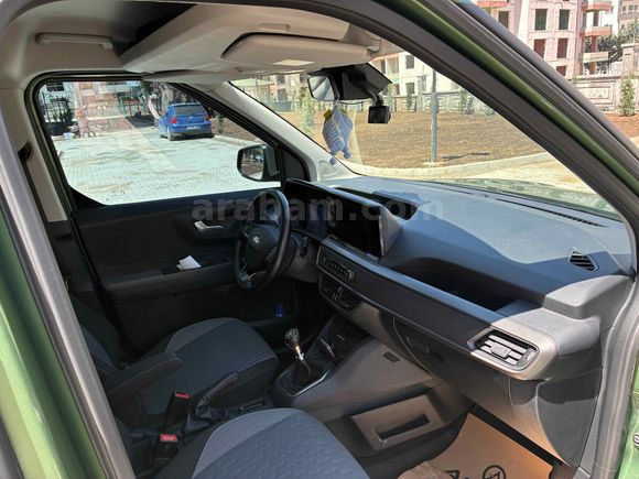 Sahibinden Ford Tourneo Courier 1.5 EcoBlue Titanium 2024 Model  30.000 km Yeşil (metalik)