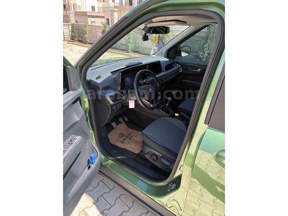Sahibinden Ford Tourneo Courier 1.5 EcoBlue Titanium 2024 Model  30.000 km Yeşil (metalik)
