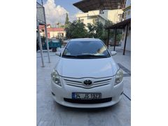 Sahibinden Toyota Auris 1.4 D-4D Comfort Plus 2012 Model  220.000 km Beyaz