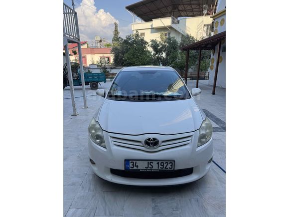 Sahibinden Toyota Auris 1.4 D-4D Comfort Plus 2012 Model  220.000 km Beyaz
