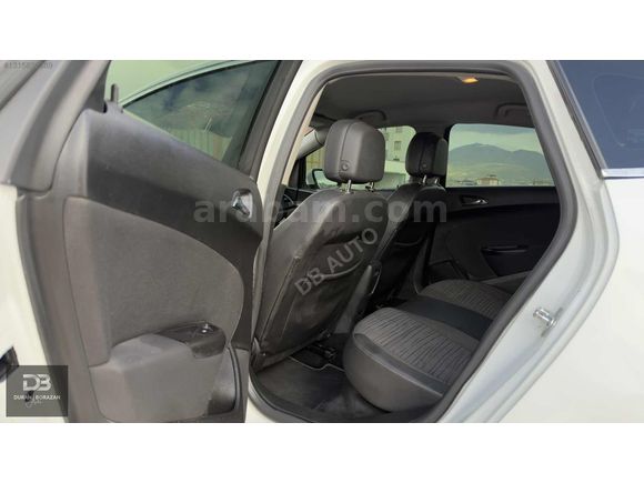 1.6 DİZEL OTOMATİK 142.00 km en fulu