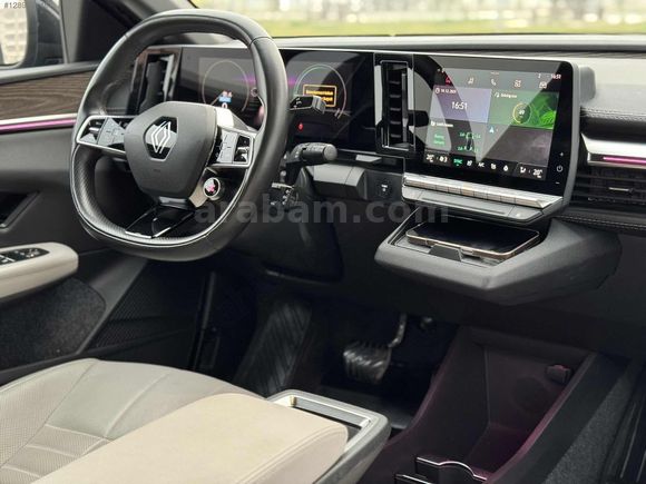 OKAS MOTORS' DAN HATASIZ BOYASIZ MEGANE E TECH