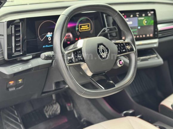 OKAS MOTORS' DAN HATASIZ BOYASIZ MEGANE E TECH
