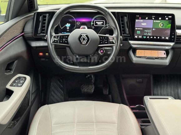 OKAS MOTORS' DAN HATASIZ BOYASIZ MEGANE E TECH