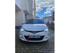 TEMİZ HYUNDAİ i20 1.4 CRDi SENSE 2013 MODEL 158××× KM