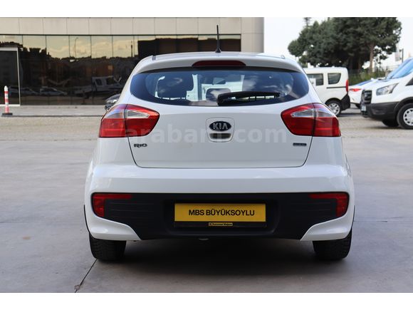 MBS BÜYÜKSOYLU'DAN 2015 MODEL KIA RIO 1.4 CRDI COMFORT