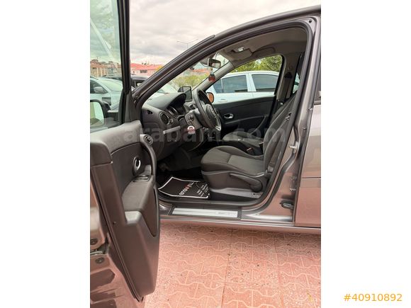 OTOWALL 2011 MODEL RENAULT CLIO 20.YIL ÖZEL SERİ EXECUTIVE