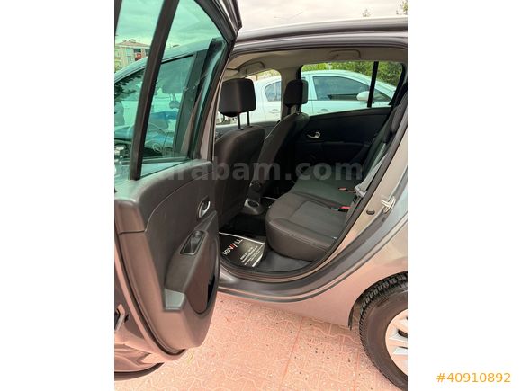 OTOWALL 2011 MODEL RENAULT CLIO 20.YIL ÖZEL SERİ EXECUTIVE