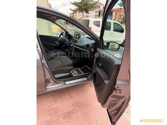 OTOWALL 2011 MODEL RENAULT CLIO 20.YIL ÖZEL SERİ EXECUTIVE