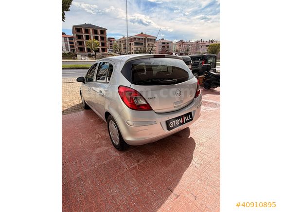 OTOWALL 2013 MODEL OPEL CORSA 1.4 TWİNPORT ESSENTİA OTOMOTİK