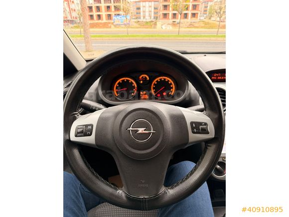 OTOWALL 2013 MODEL OPEL CORSA 1.4 TWİNPORT ESSENTİA OTOMOTİK