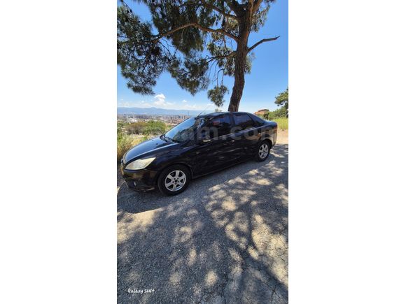 Sahibinden Ford Focus 1.6 Comfort Otomatik  2011 Model  272.000 km Siyah