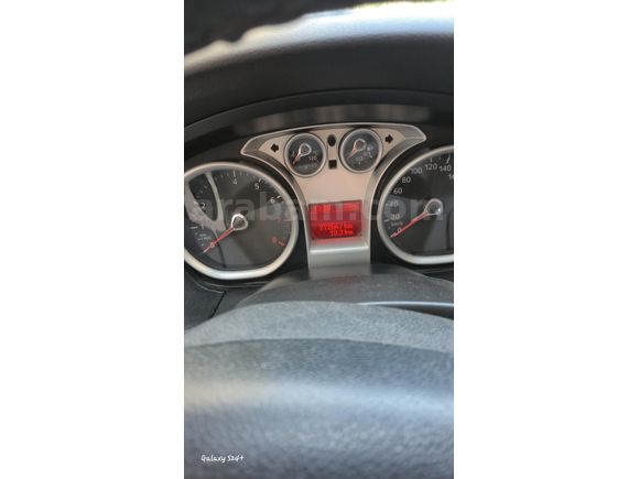 Sahibinden Ford Focus 1.6 Comfort Otomatik  2011 Model  272.000 km Siyah