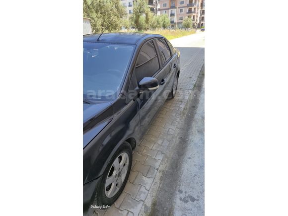 Sahibinden Ford Focus 1.6 Comfort Otomatik  2011 Model  272.000 km Siyah