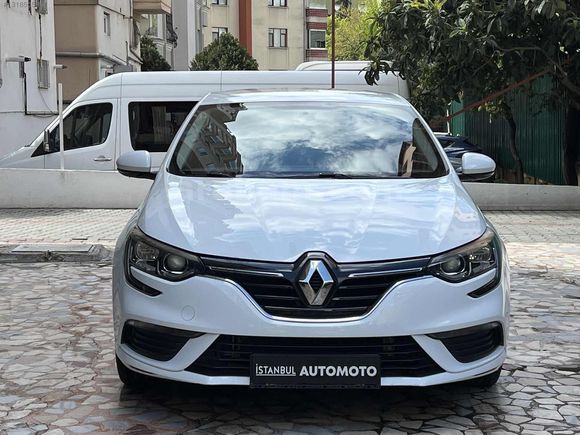 İSTANBUL AUTO'dan 59 Bin Km'de Xenon Navi G.Görüş CarPlay Led