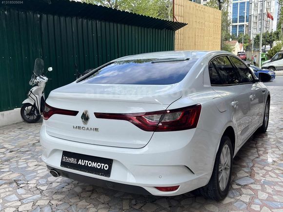 İSTANBUL AUTO'dan 59 Bin Km'de Xenon Navi G.Görüş CarPlay Led