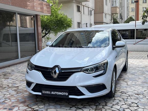 İSTANBUL AUTO'dan 59 Bin Km'de Xenon Navi G.Görüş CarPlay Led