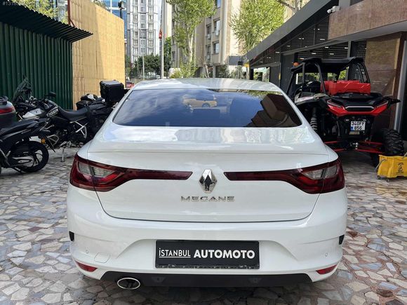 İSTANBUL AUTO'dan 59 Bin Km'de Xenon Navi G.Görüş CarPlay Led