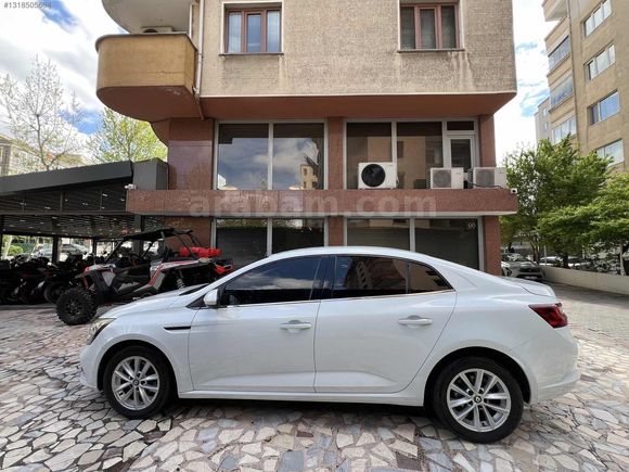 İSTANBUL AUTO'dan 59 Bin Km'de Xenon Navi G.Görüş CarPlay Led