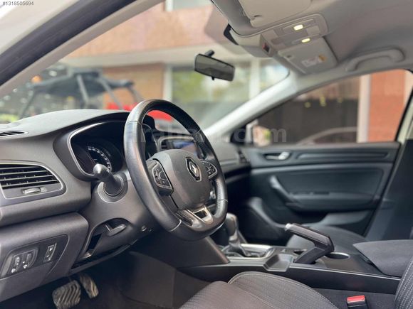 İSTANBUL AUTO'dan 59 Bin Km'de Xenon Navi G.Görüş CarPlay Led